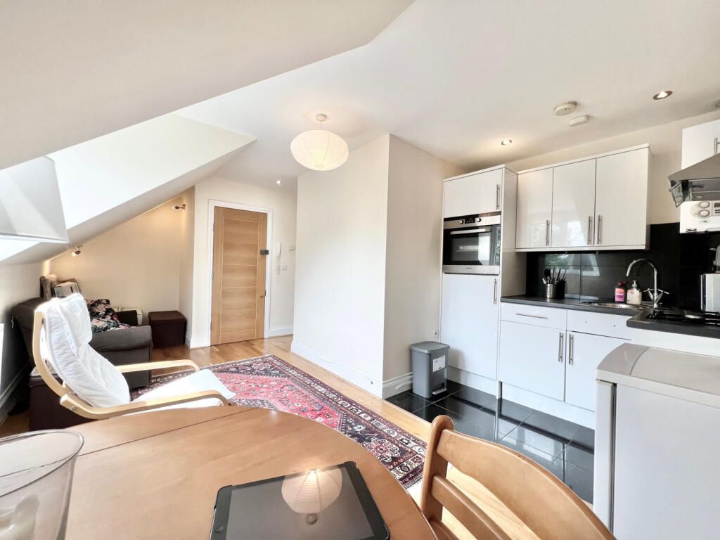 Property photo 2 of 10 81351_Wren_2069282389_Img_13_0000