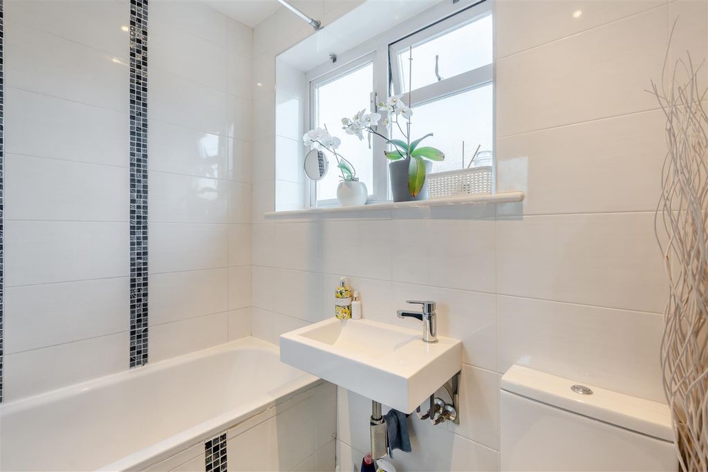 Property photo 3 of 22 Family Bathroom