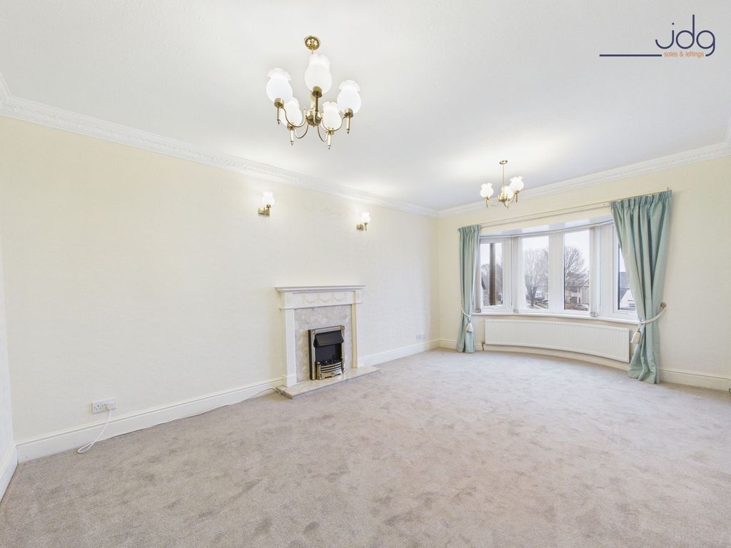 Property photo 2 of 6 Spacous Living Room