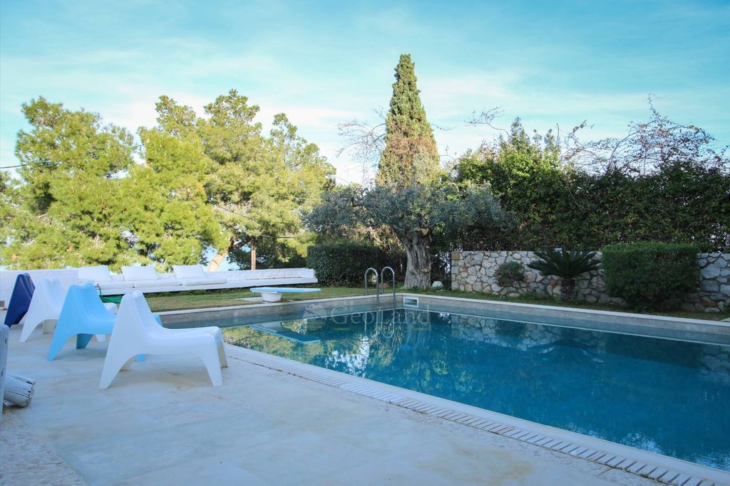 Property photo 3 of 32