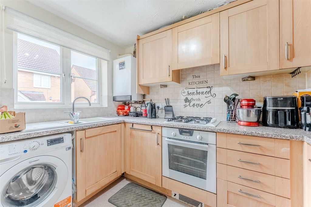 Property photo 3 of 19 Kitchen
