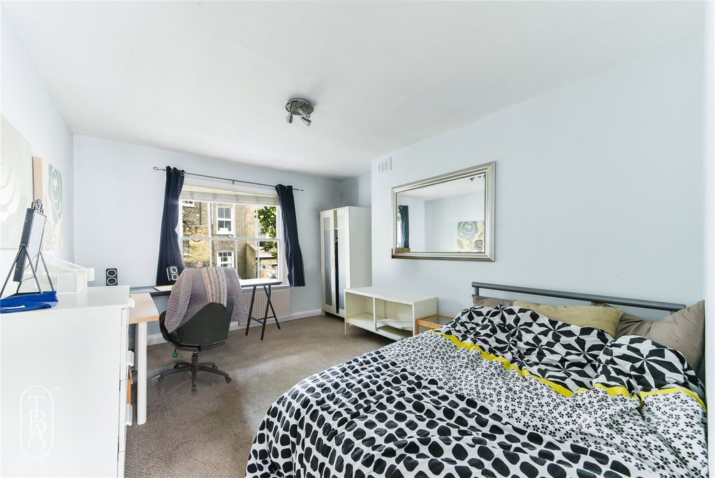 Property photo 2 of 8 Picture No. 17