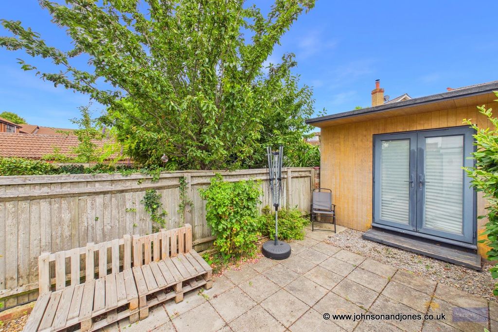 Property photo 3 of 18 Cam03220G0-Pr0229-Still004.Jpg