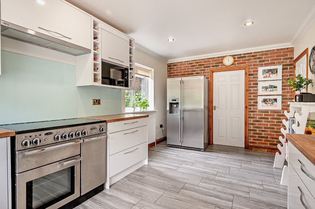 Property photo 3 of 21 Picture 3