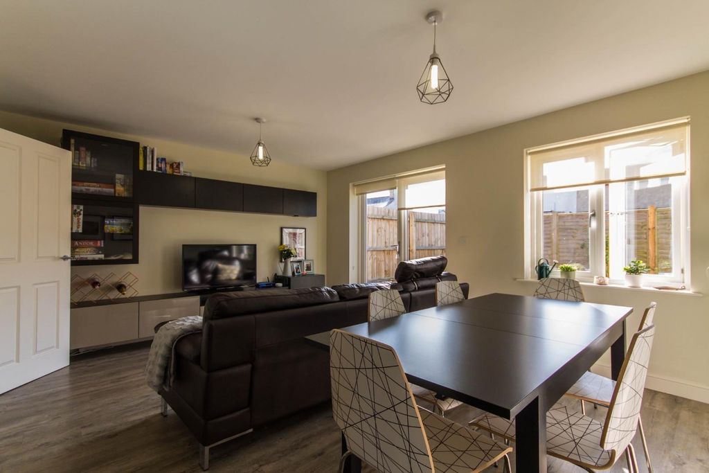 Property photo 3 of 11 Dining Room.Jpg