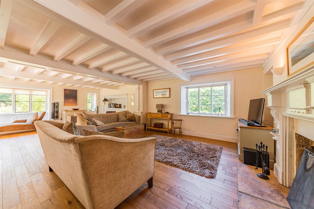 Property photo 3 of 16 Sitting Room