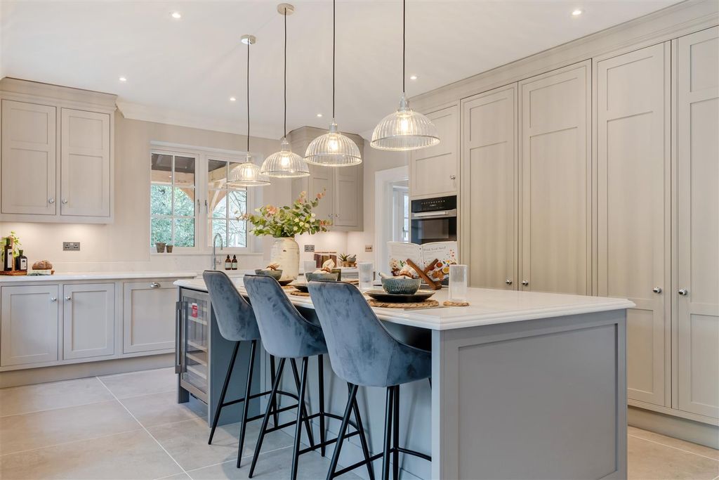 Property photo 3 of 18 Kitchen (2).Jpg