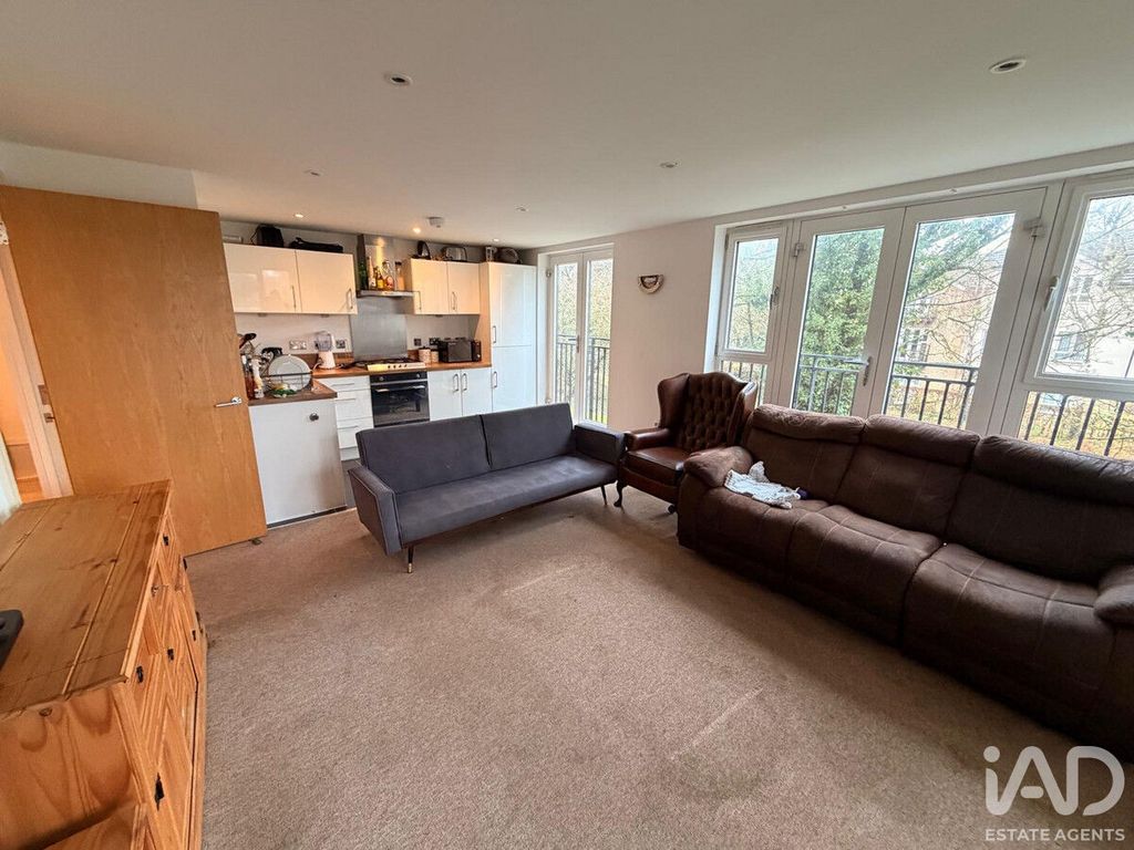 Property photo 3 of 9