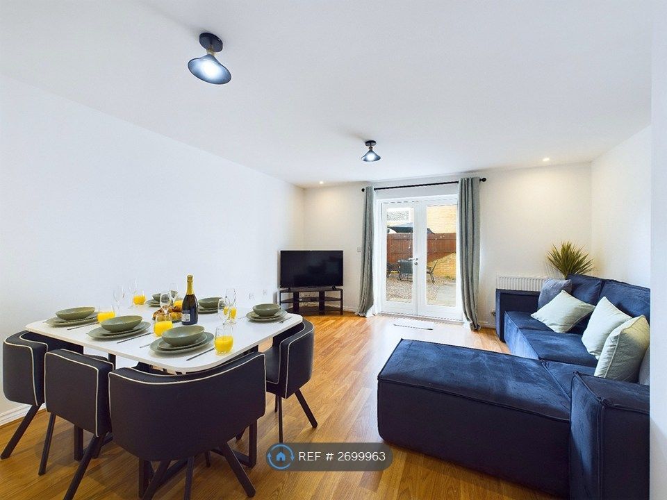 Property photo 3 of 35