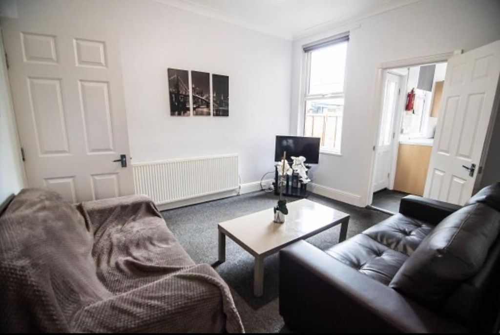 Property photo 2 of 15 7.Png