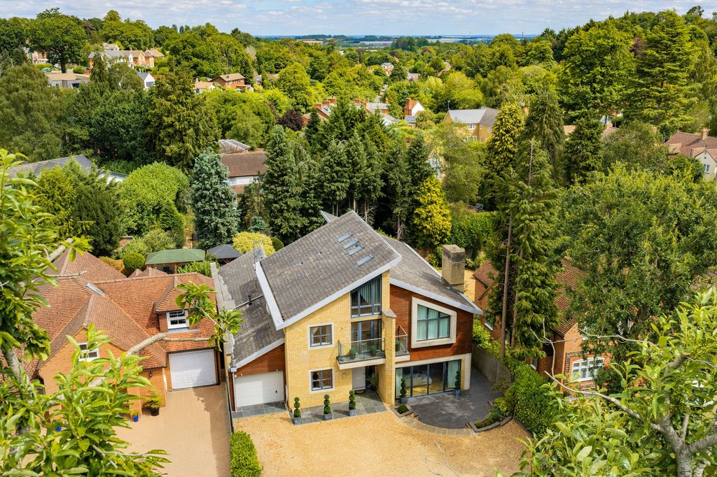 Property photo 2 of 35