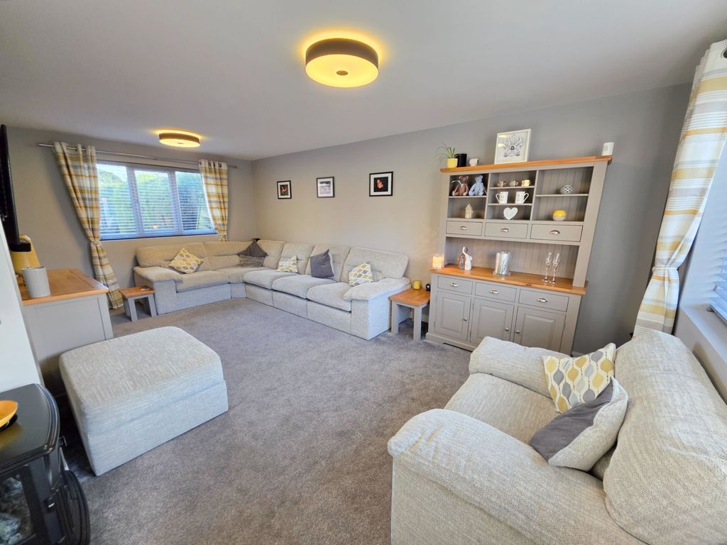 Property photo 2 of 23 Lounge