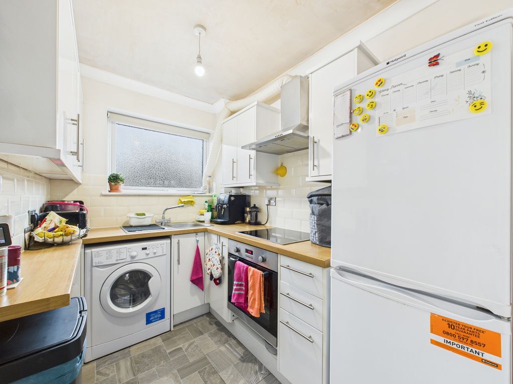 Property photo 2 of 6 Kitchen