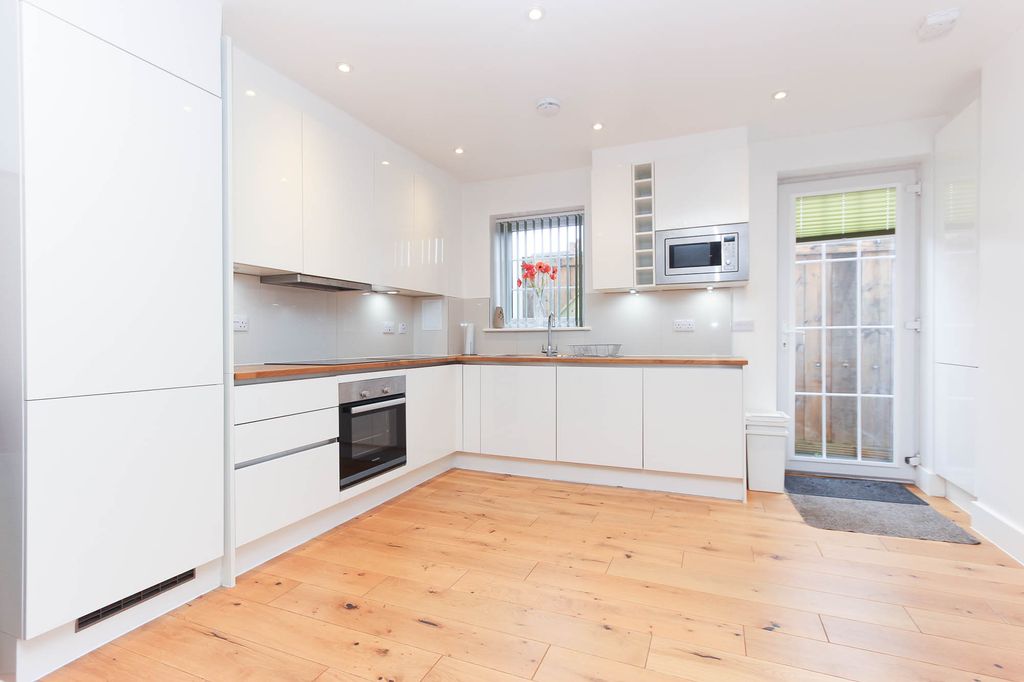 Property photo 2 of 10 Kitchen Area