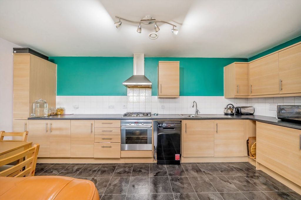 Property photo 2 of 6