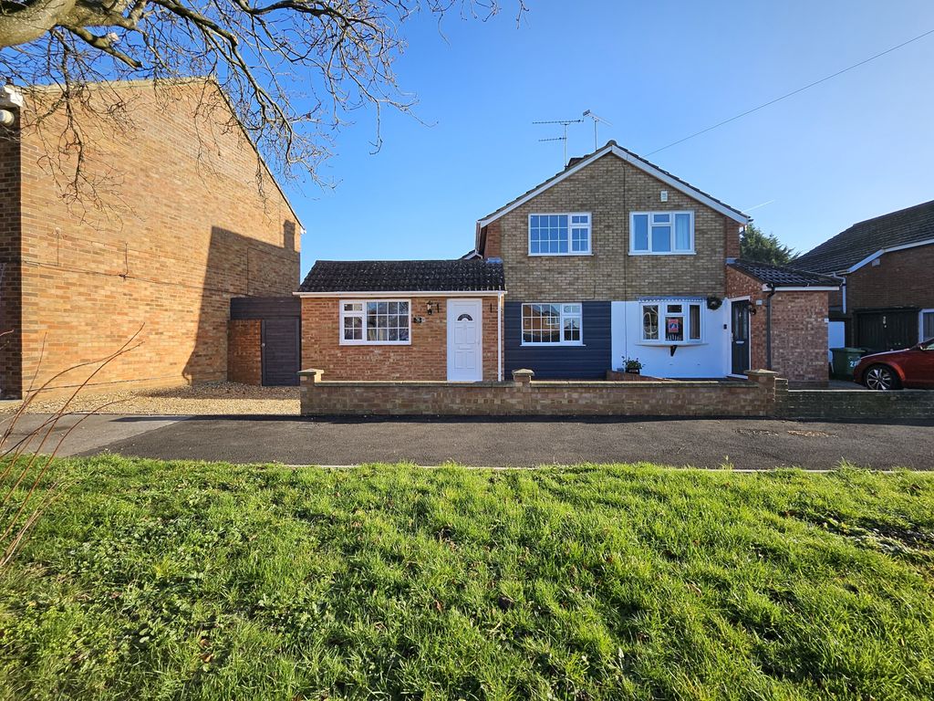Property photo 1 of 15 Beautifully Presented Three-Bedroom Semi-Detached Family Home In A Highly Sought-After Location