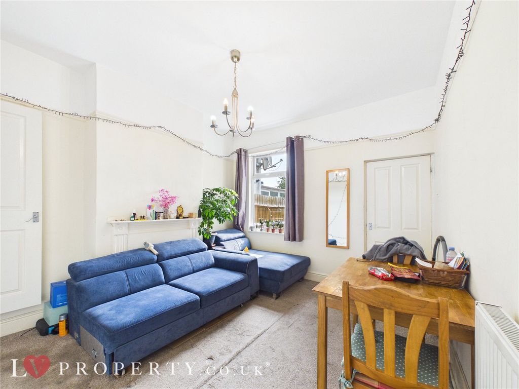 Property photo 2 of 11 Picture No. 36