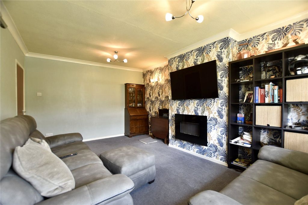 Property photo 3 of 15 Lounge