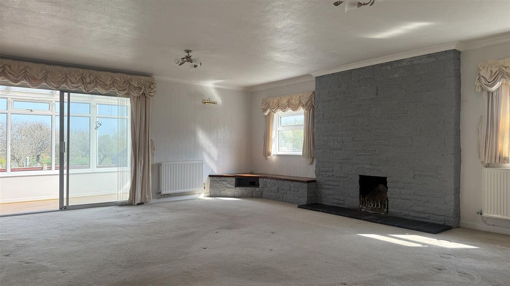 Property photo 3 of 38