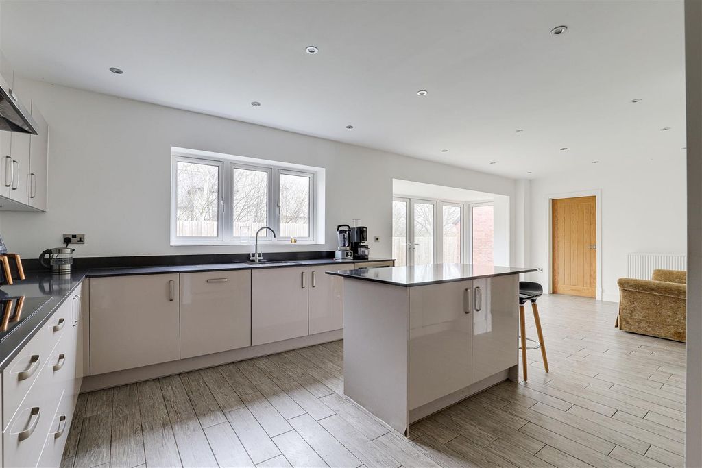 Property photo 3 of 29 9456.Jpg