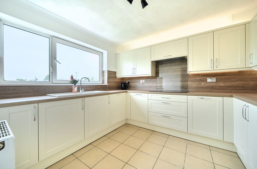 Property photo 2 of 16 1467057-1-6A1952F...