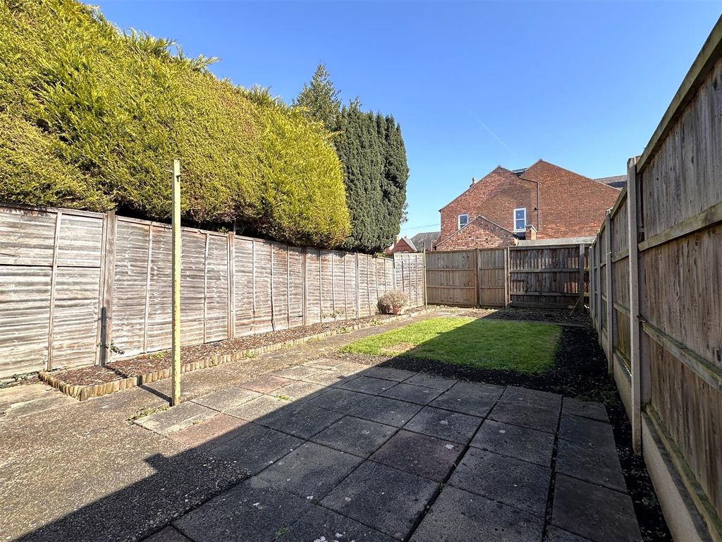 Property photo 3 of 11 Generous Enclosed Garden  419