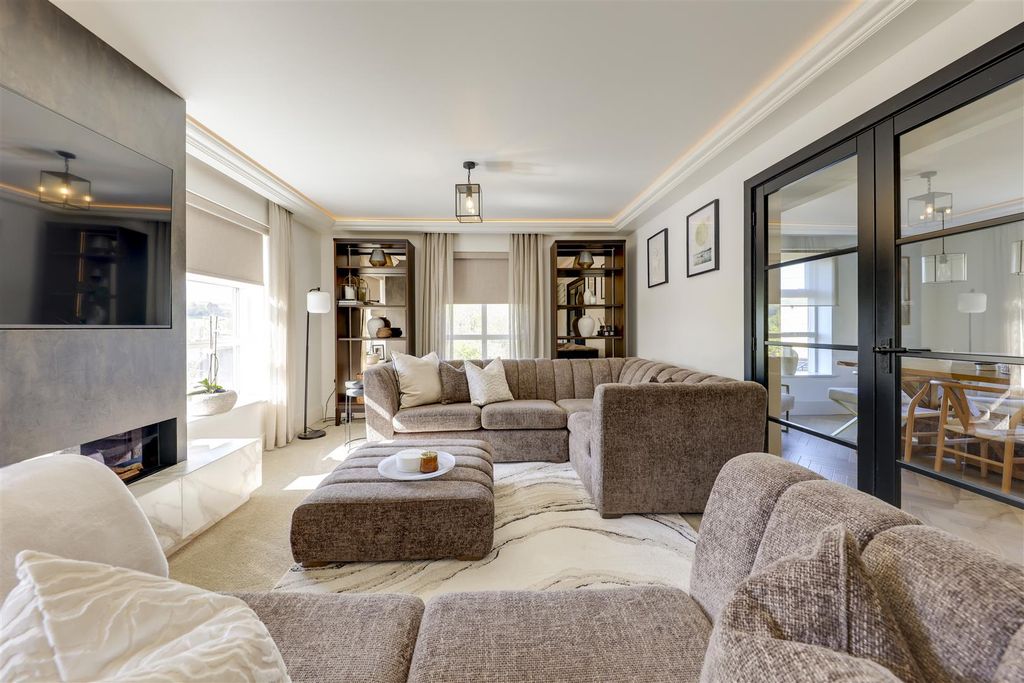 Property photo 2 of 60 Lounge