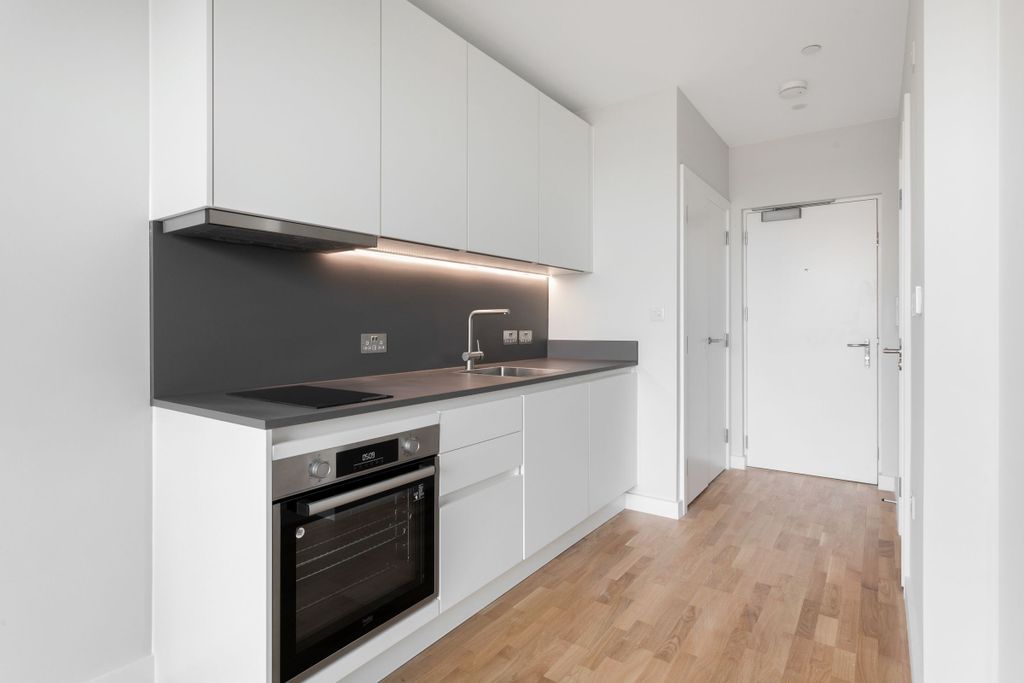 Property photo 1 of 11 Kitchen (Example)