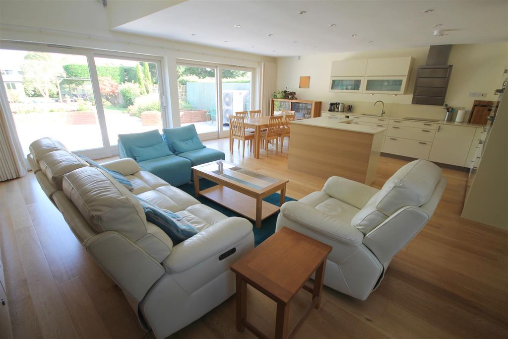 Property photo 3 of 25 MMD Living i.Jpg