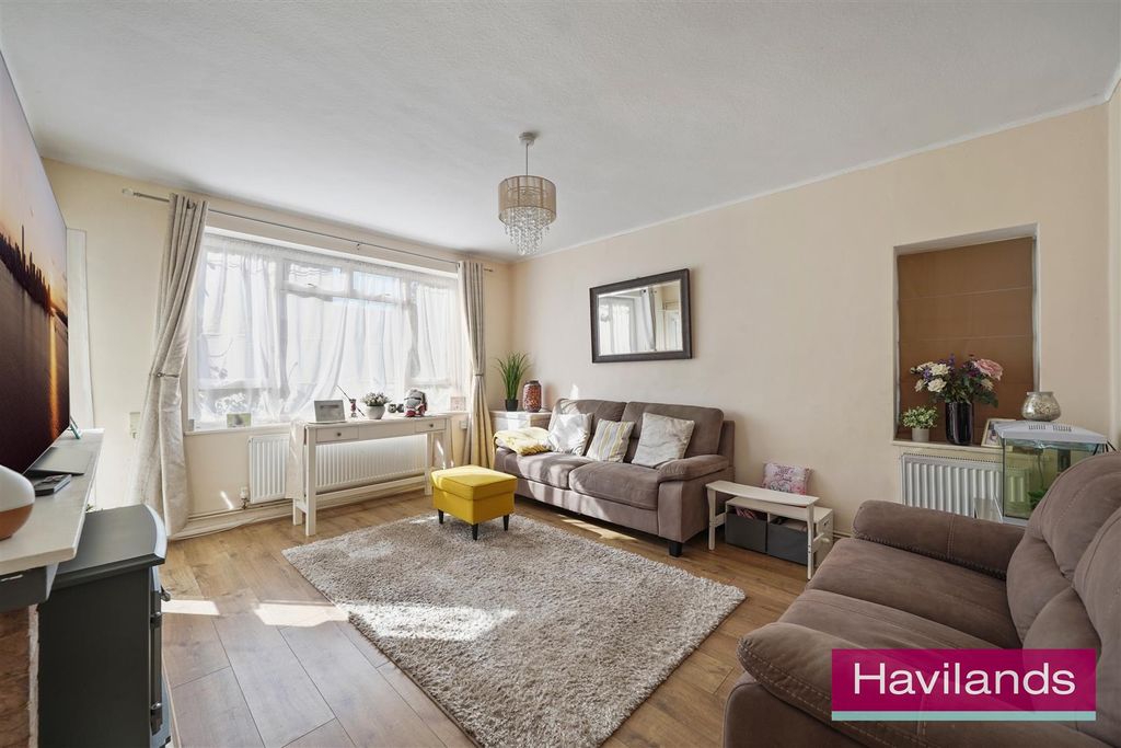 Property photo 3 of 12 Merryhills Court-9.Jpg