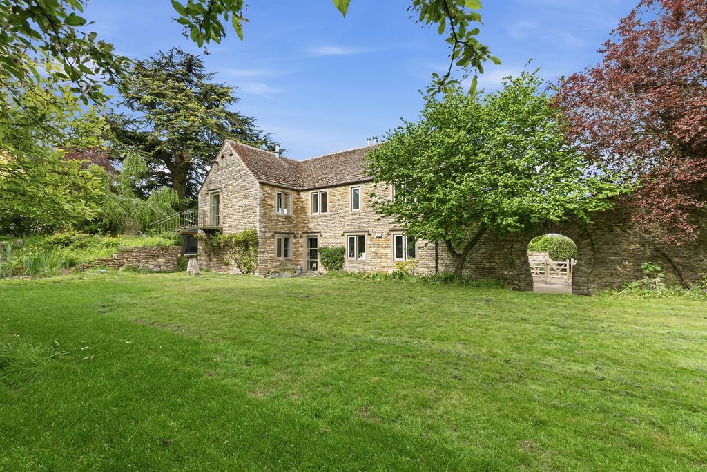 Property photo 2 of 19