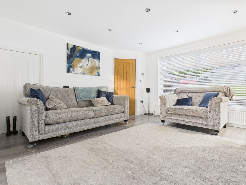 Property photo 3 of 17 Cam03729G0-Pr0191-Still003