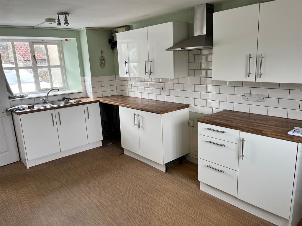Property photo 3 of 7 Kitchen.Jpg