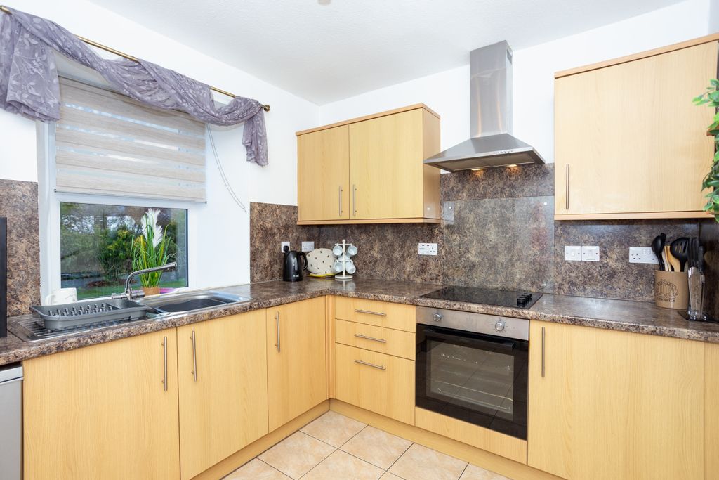 Property photo 3 of 39 Kitchen