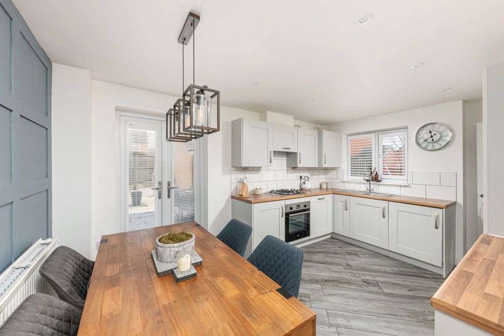 Property photo 3 of 12 Picture No. 13