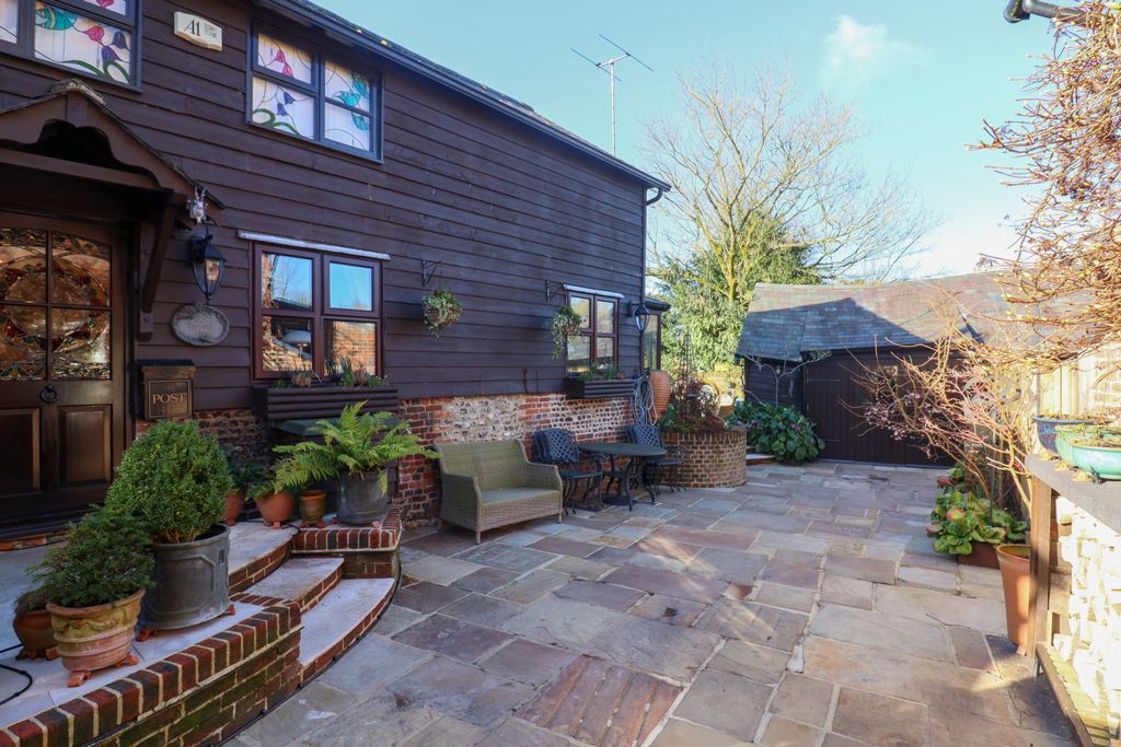 Property photo 2 of 23
