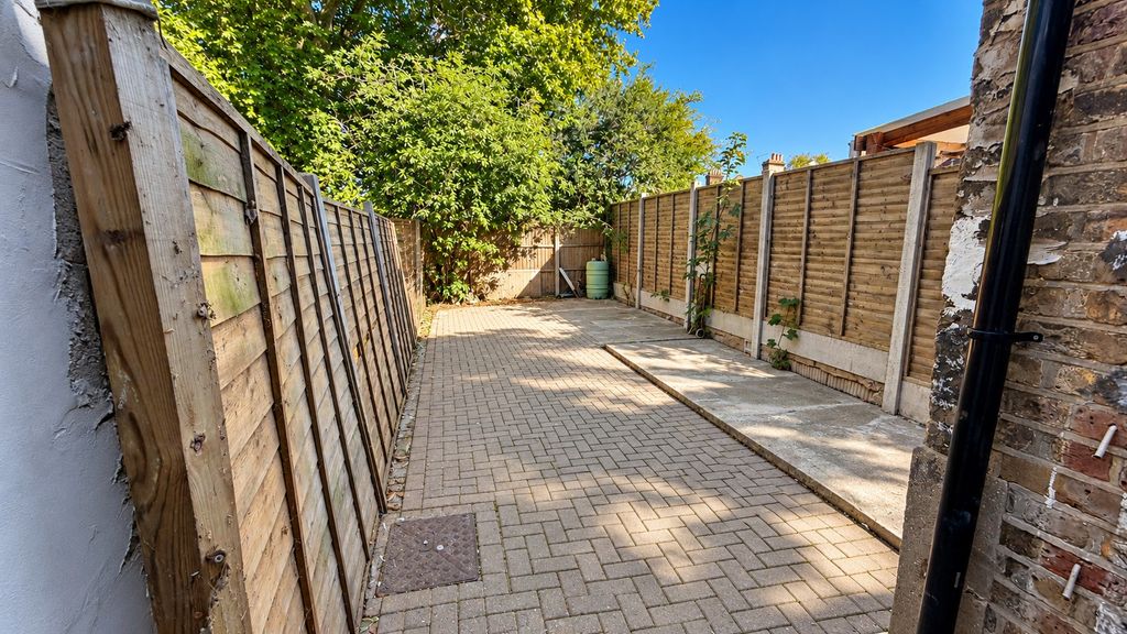 Property photo 2 of 10