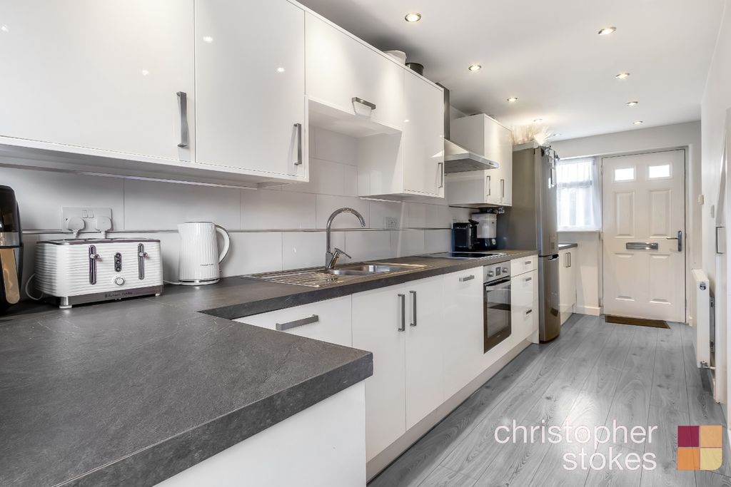 Property photo 2 of 17 3713164