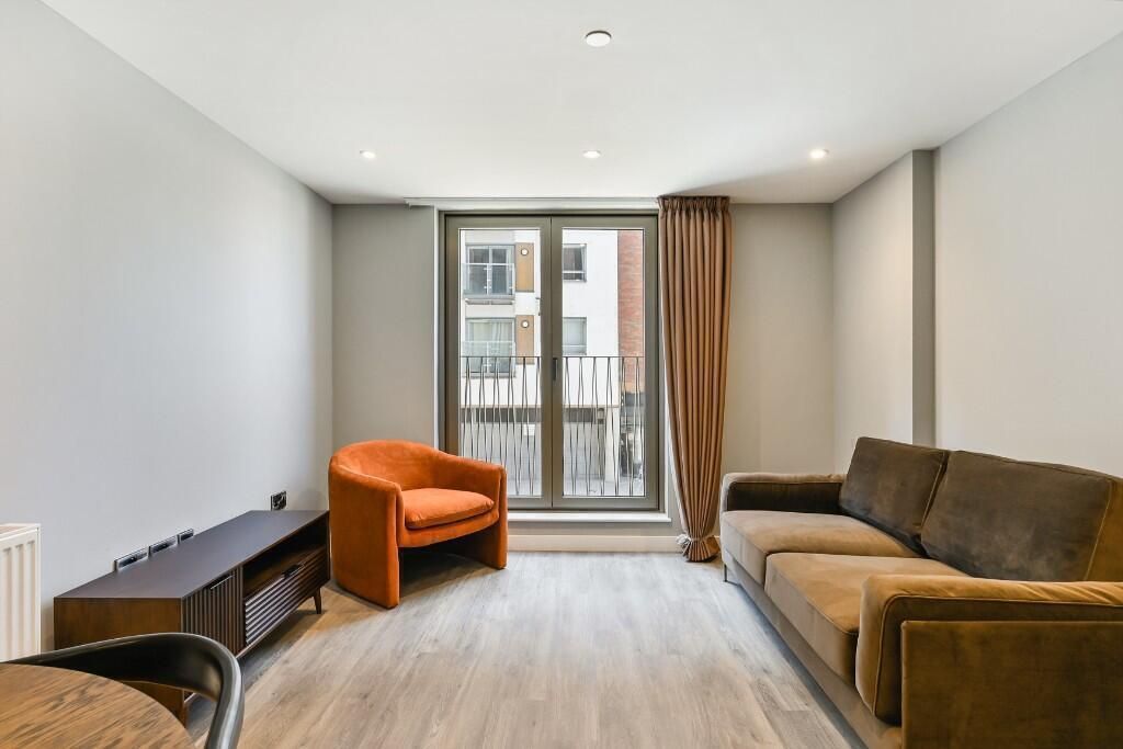 Property photo 1 of 6 3 Bed Flat To Rent Joyce Newman House, London Se1