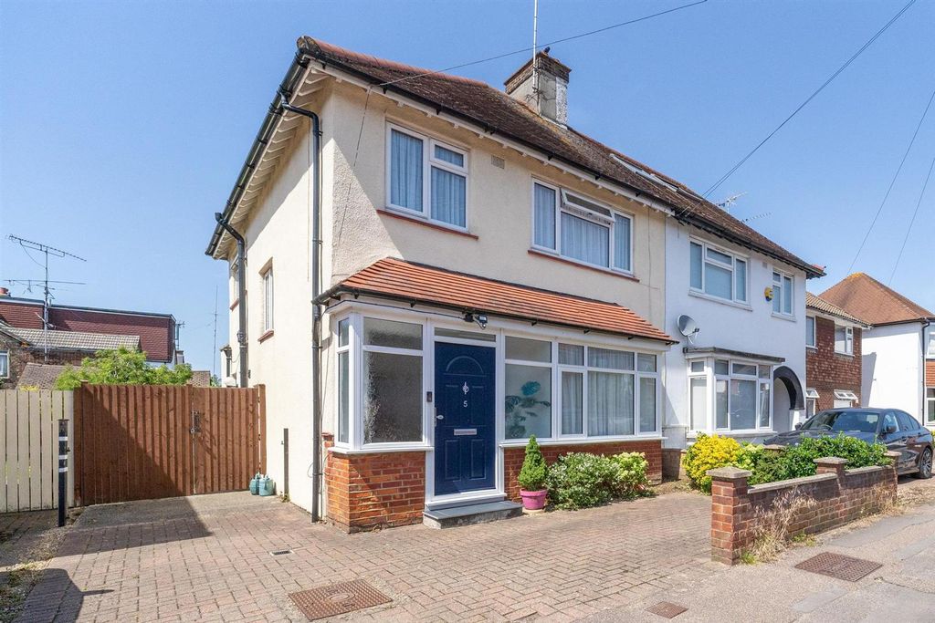 Property photo 1 of 22 Brownlow Road