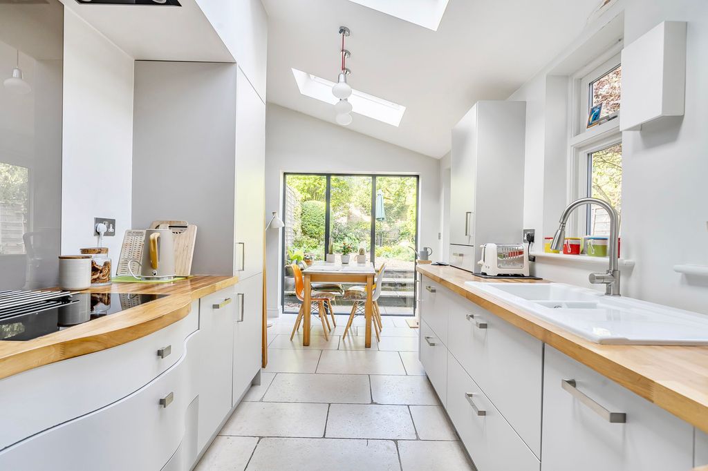 Property photo 2 of 22