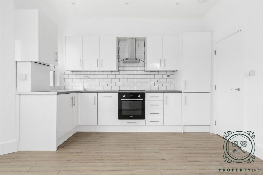 Property photo 3 of 12 Kitchen