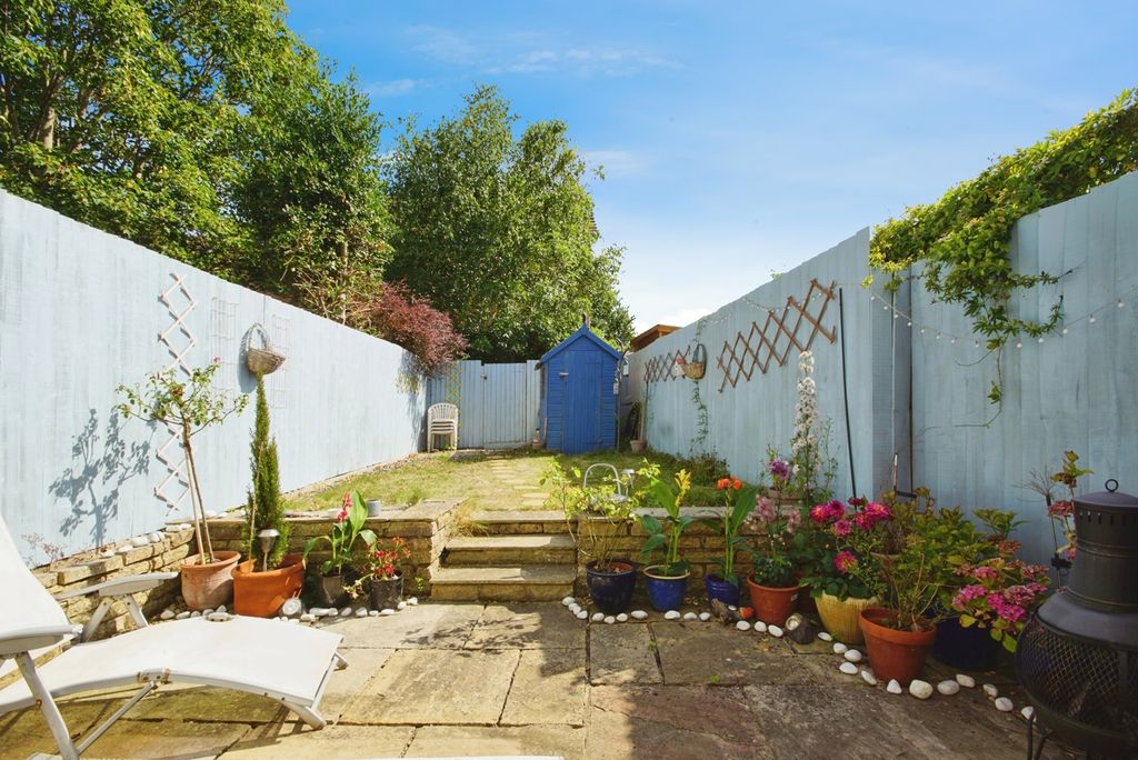 Property photo 2 of 17 Photo