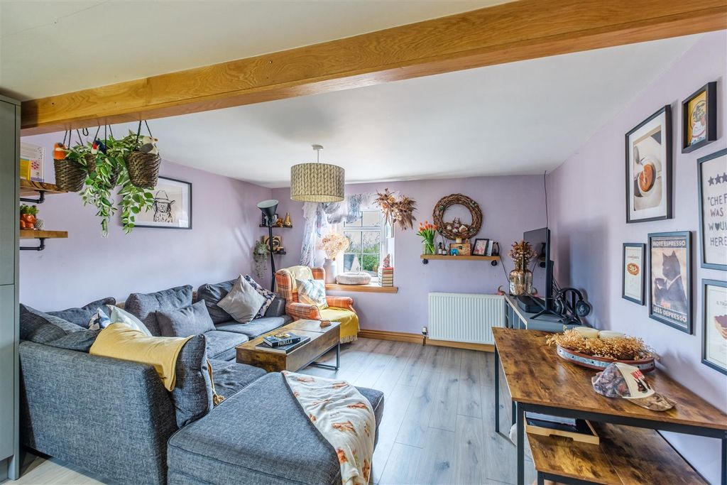 Property photo 2 of 21 Millar Street-9.Jpg