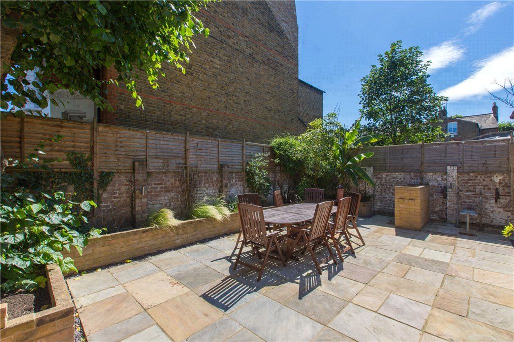 Property photo 1 of 18