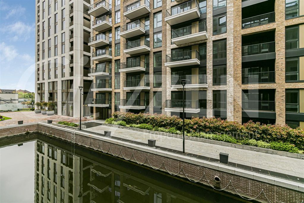 Property photo 3 of 17 Chelsea Creek