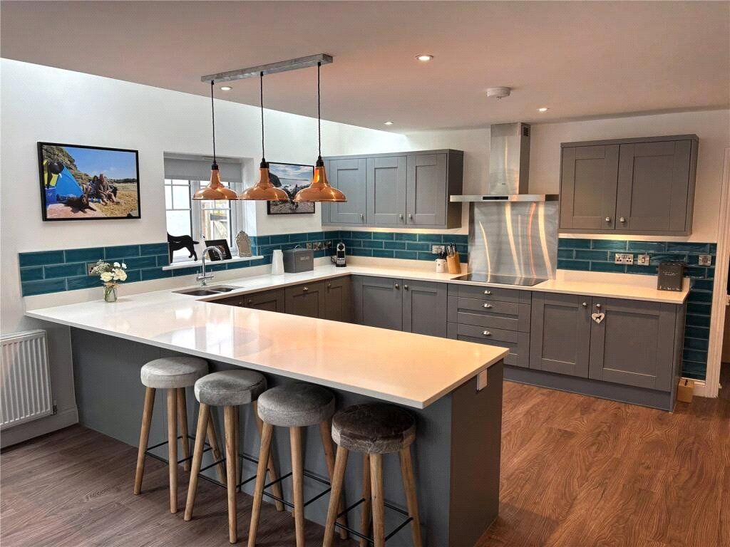 Property photo 2 of 35 Picture No. 32