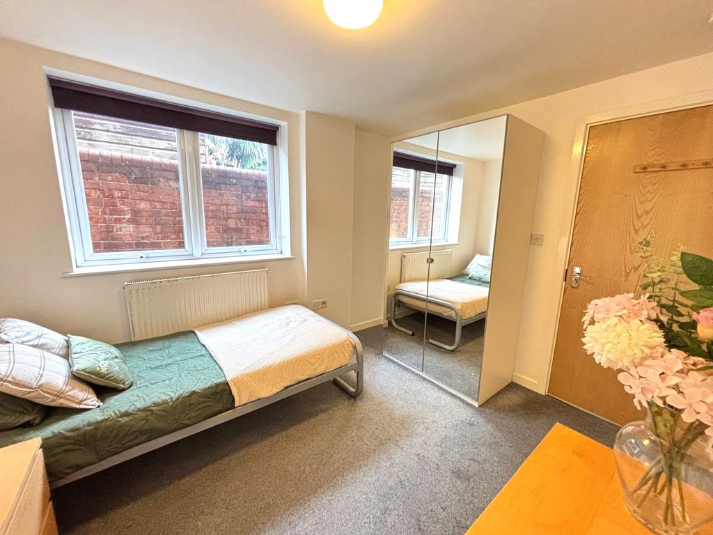 Property photo 3 of 9 2Bdc5456-259d-463d-8041-69F62Cb5A9E7