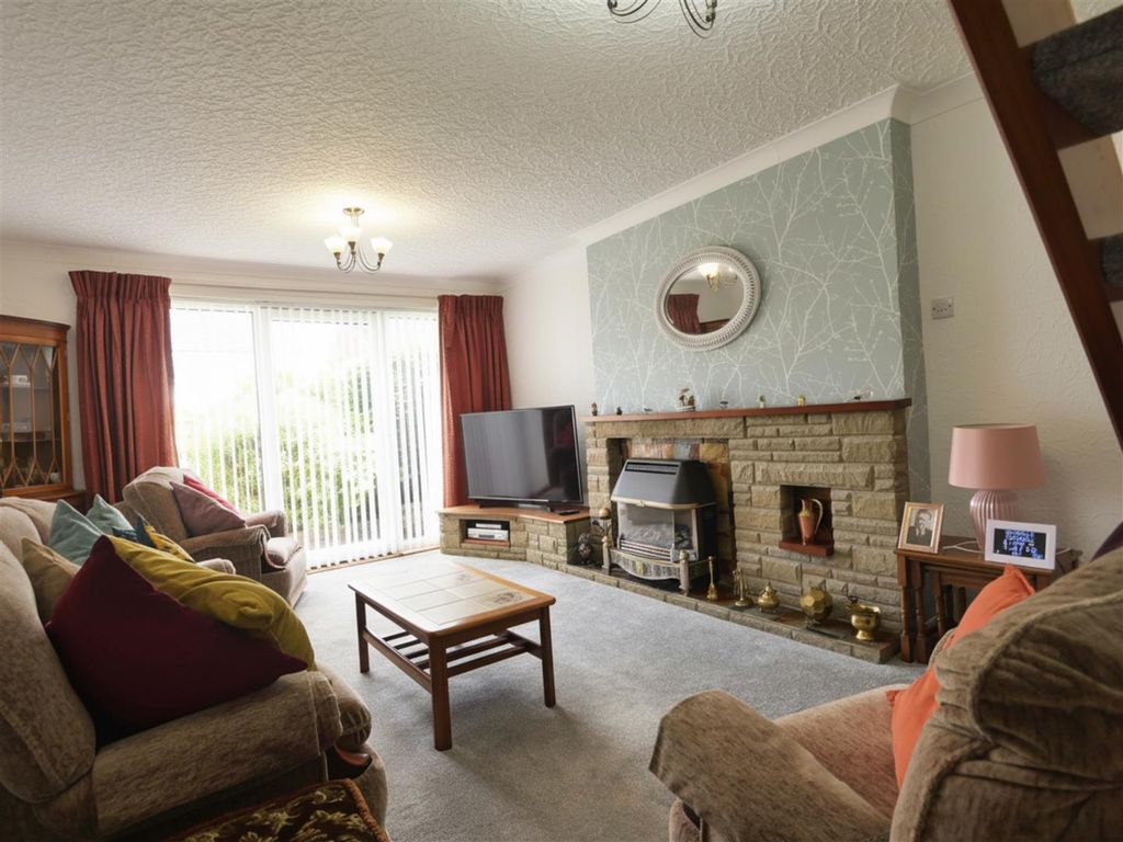 Property photo 2 of 8 Living Room Deepdale.Png