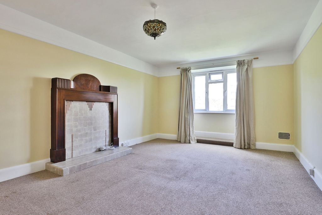 Property photo 2 of 17 Photo